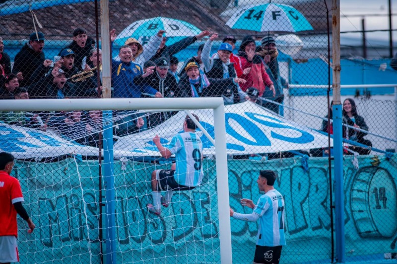 Ferro debut� con  triunfo y festej� ante su gente